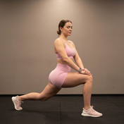 Seamless hip-hugging fitness shorts